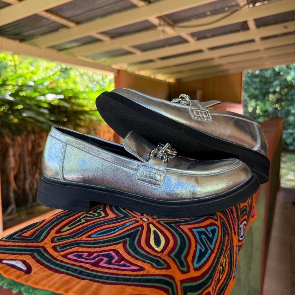 Women's Size US 8 Silver Metallic Loafers with‎ Rhinestone Chain
